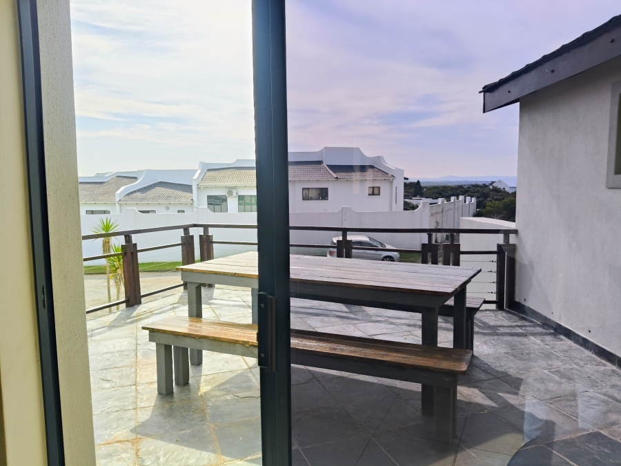 6 Bedroom Property for Sale in Paradise Beach Eastern Cape